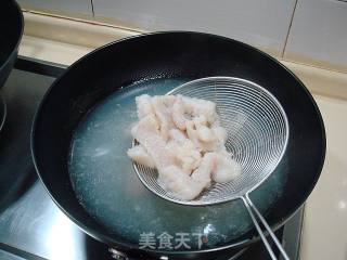 家常小炒“西芹炒鱼片”的做法步骤：9