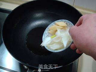 家常小炒“西芹炒鱼片”的做法步骤：10