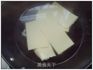 蒜香蚝油豆皮卷的做法步骤：1