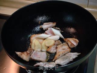 山泉鱼汤炖三素的做法步骤：2