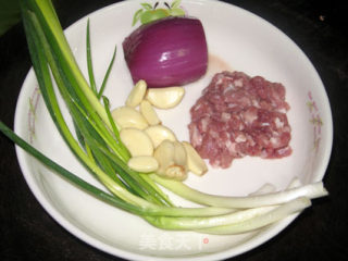 家常肉末烧豆腐的做法步骤：2