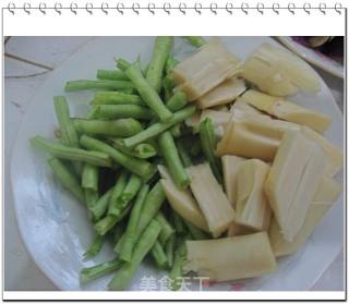 鞭笋豇豆汤的做法步骤：1