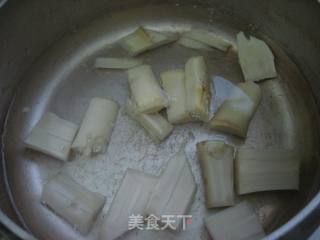 鞭笋豇豆汤的做法步骤：2