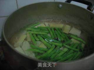 鞭笋豇豆汤的做法步骤：4