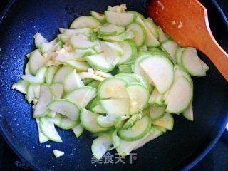 西葫芦炒鸡蛋的做法步骤：4