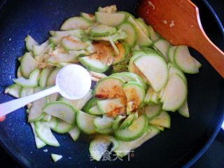 西葫芦炒鸡蛋的做法步骤：6