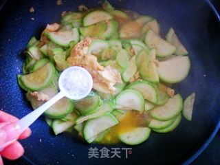 西葫芦炒鸡蛋的做法步骤：7