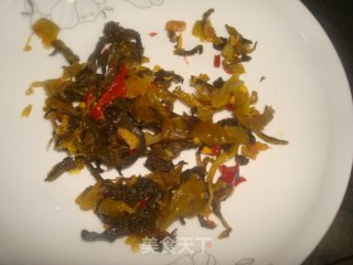 酸菜炒鱿鱼的做法步骤：2