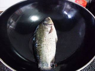 鲫鱼豆腐浓汤的做法步骤：1