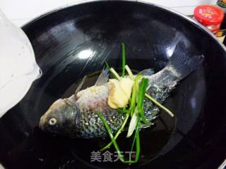 鲫鱼豆腐浓汤的做法步骤：3