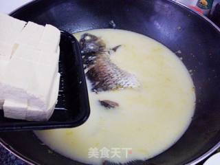 鲫鱼豆腐浓汤的做法步骤：4