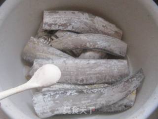 香煎咸带鱼的做法步骤：2