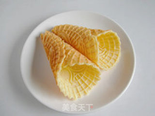 甜甜蜜蜜过新年—蓝莓蛋筒的做法步骤：13