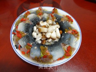 酸梅酱蒸鳗鱼的做法步骤：4