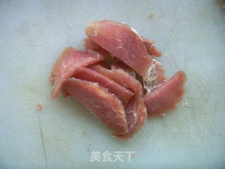 木耳炒肉的做法步骤：2