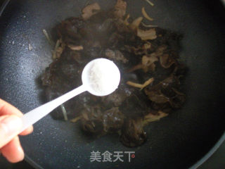 木耳炒肉的做法步骤：8