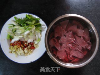 火爆猪肝的做法步骤：1