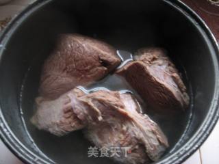 卤牛肉的做法步骤：3