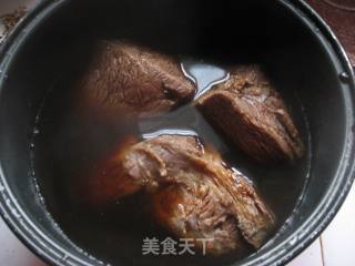 卤牛肉的做法步骤：4
