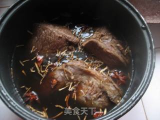 卤牛肉的做法步骤：5