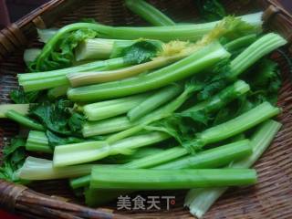 芹菜猪肉饺子的做法步骤：2