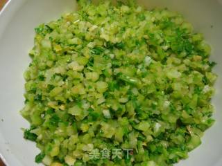 芹菜猪肉饺子的做法步骤：3