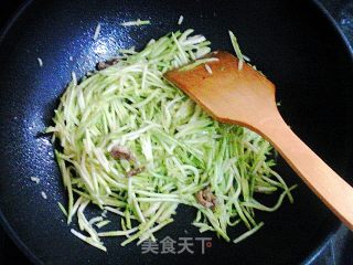 西葫芦炒肉丝的做法步骤：6