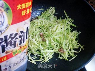 西葫芦炒肉丝的做法步骤：7