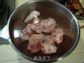 菌菇炖羊汤的做法步骤：1