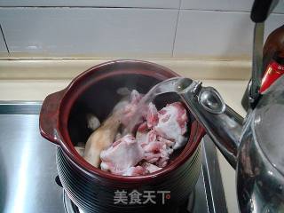 菌菇炖羊汤的做法步骤：2