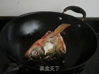 平菇白菜鱼头汤的做法步骤：4