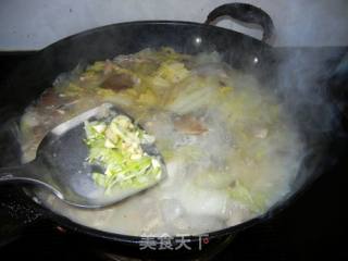 平菇白菜鱼头汤的做法步骤：9