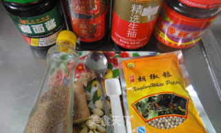 私房菜——秘制蒜泥猪蹄的做法步骤：1
