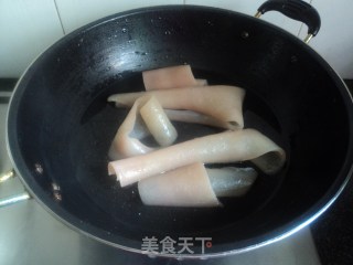 【肉皮变身鱿鱼卷】的做法步骤：3