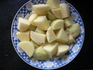 鸡肉蘑菇炖土豆的做法步骤：3