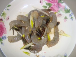 凤尾虾排的做法步骤：2
