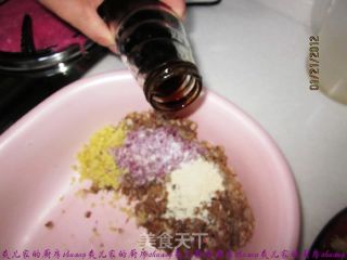 酸菜油渣水饺的做法步骤：4