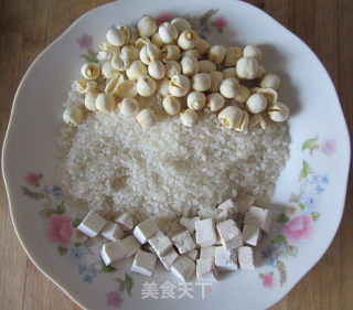 莲子茯苓糕的做法步骤：1
