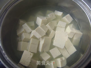 家常菜----西红柿香菇烧豆腐的做法步骤：1