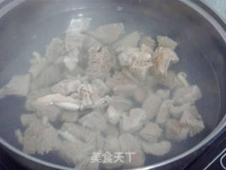 【简单宴客菜】红红火火---番茄牛腩的做法步骤：4
