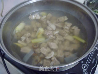 【简单宴客菜】红红火火---番茄牛腩的做法步骤：8