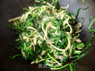 家常菜----韭菜干豆腐炒肉的做法步骤：8