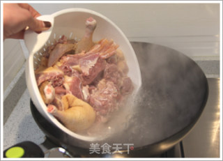 胡萝卜辣子鸭的做法步骤：2