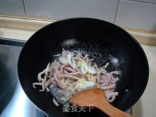 鲜蘑菇焖乌冬面的做法步骤：3