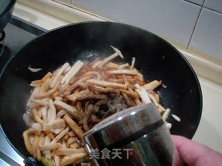 鲜蘑菇焖乌冬面的做法步骤：7