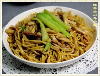 鲜蘑菇焖乌冬面的做法步骤：13