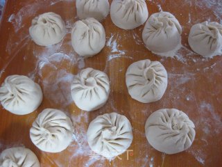 家常芹菜大肉包的做法步骤：7