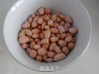 芹菜拌花生米的做法步骤：2