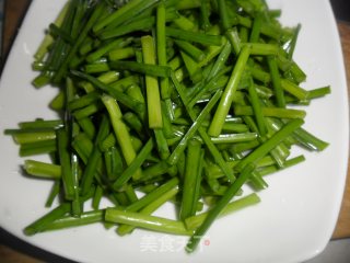韭苔炒鸡蛋的做法步骤：1