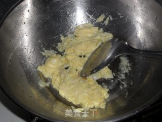 韭苔炒鸡蛋的做法步骤：3